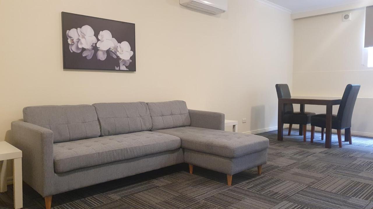 Hotel Cavalier Wantirna South Екстериор снимка