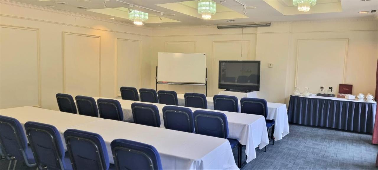 Hotel Cavalier Wantirna South Екстериор снимка