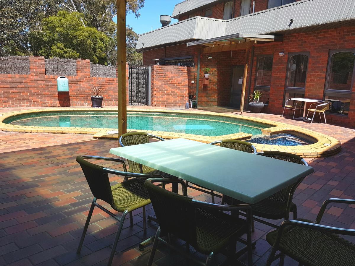 Hotel Cavalier Wantirna South Екстериор снимка